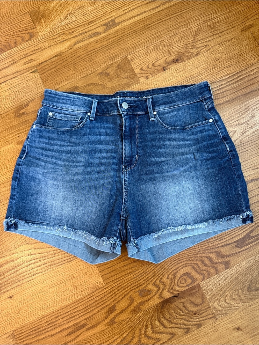 Levi’s Signature High Rise Denim Shorts Raw Hem Size 16 W33